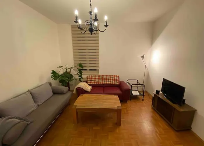 Schoene Altbauwohnung Mit Gruen In Ruhiger Lage *